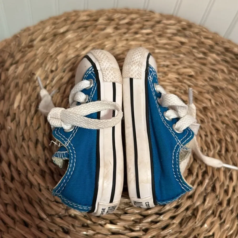 Infant Kids Converse Low Top Bright Blue Sneakers Size 5 - Good Condition